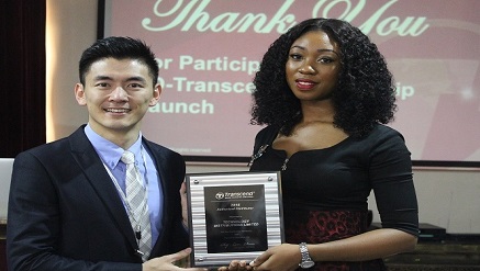 (L-r): Wilson Chen, country manager, Transcend Inc., receiving a plaque from Mrs. Gozy Ijogun, business manager, TD-Mobile, during a pact signing on distribution between the two renowned companies in Lagos on Thursday.